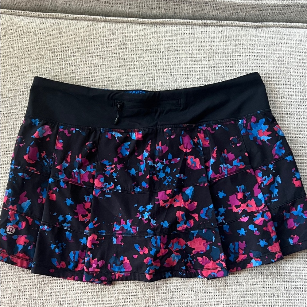 Lululemon pace rival skirt. Size 8. Regular length. Multicolor